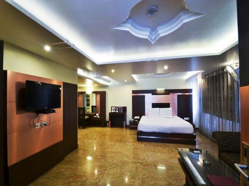 Hotel Ravisha Continental Prayagraj Extérieur photo